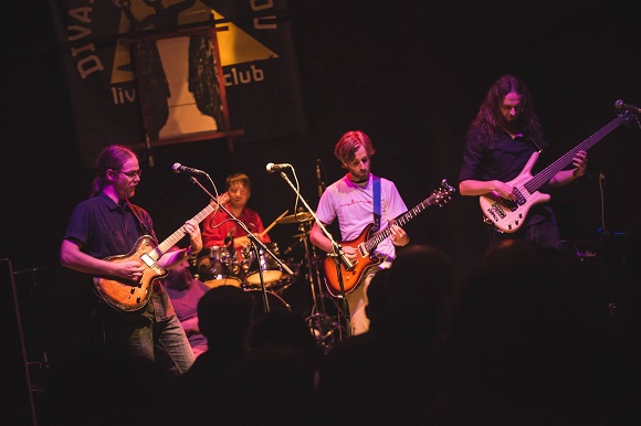 Slunovratovy paprsky band