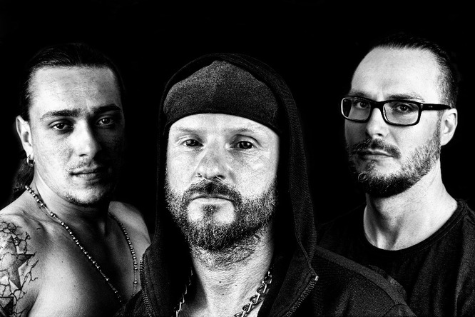 trny a žiletky http://www.echoes-zine.cz/files/editor/Victimer/trny%201.jpg